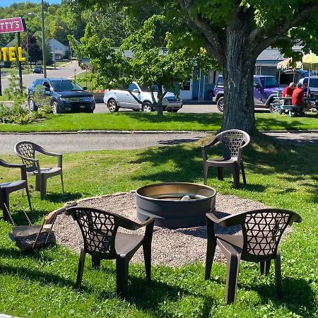 Scotty'S Motel Munising Exterior photo